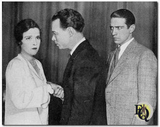 Madge Kennedy, Donald MacDonald en Donn Cook scoorden een hit met "Paris Bound", een komedie in 3 bedrijven in het Music Box Theatre New York (vanaf 27 dec. 1927) en speelde een ander soort echtgenoot ... het soort dat naar Europa gaat voor romances.