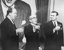  Jesse White, Florenz Ames en Frankie Laine in "He Laughed Last" (1956).