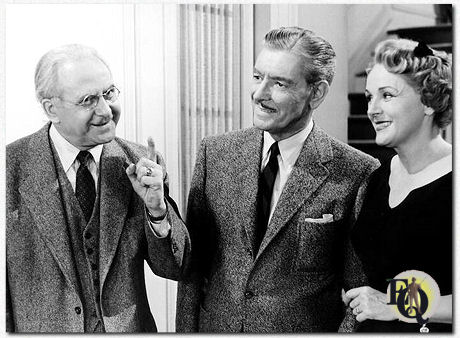(L-R) Herb Butterfield, Ronald Colman, Benita Humein TV's "The Halls of Ivy" (1954-55) in een aflevering die werd uitgezonden op 7 december 1954.