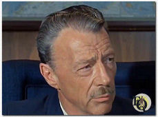 De reporter in Voyage to the Bottom of the Sea's  "Man of Many Faces" (1967) werd gespeeld door Howard Culver.