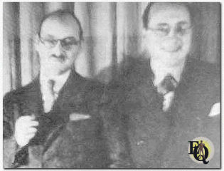Hier onder: Fred Dannay en een vrolijke Manfed B. Lee in een maskerloze foto genomen voor 1938.