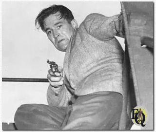 Een van Ted de Corsia's best herinnerde rollen was die van "Willie Garzah the Harmonica" die doodging door van de stalen brug te vallen in Jules Dassin’s "The Naked City" (1948).