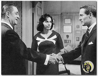 Ted de Corsia met Ina Balin tegenover Paul Newman in een scene uit  "From The Terrace" (20th Century Fox, 15 jul 1960).