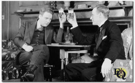 Leslie Howard als Tom Collier en William Gargan als Richard Regan in "The Animal Kingdom" in het Broadhurst Theatre, New York. 12 januari 1932 t/m juni 1932.