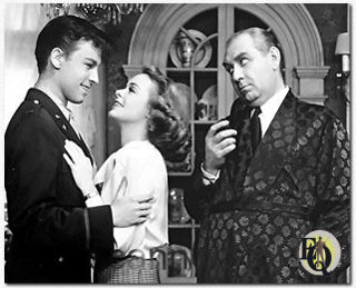 "Dear Ruth" (1944-46) John Dall met Virginia Gilmore (die toen gehuwd was met acteur Yul Brunner) als Ruth Wilkins naast een toekijkende Howard Smith.