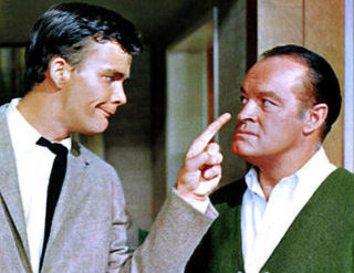 Jim Hutton en Bob Hope in "Bachelor in Paradise" (1961).