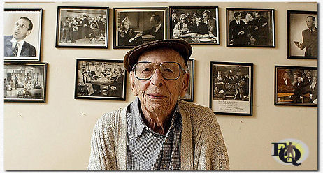 Mr. Lane in zijn huis in Los Angeles kort voor zijn 100ste verjaardag. (Credit Damian Dovarganes Associated Press, 2005)