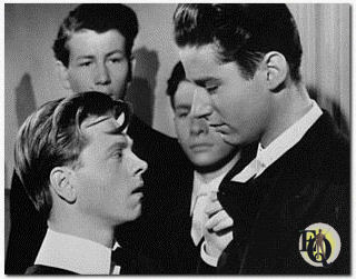 Peter Lawford's eerste rol in een echt grote filmproductie was in "A Yank At Eton" (1942), tegenover Mickey Rooney, Lawford speelde er een snobistische windbuil.