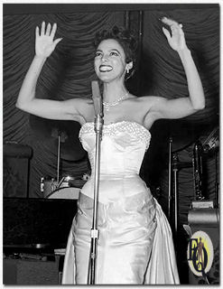 Dorothy Dandridge tijdens een optreden (1950s).