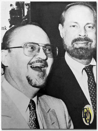 (L-R) William Link en Richard Levinson voor "The Execution of Private Slovik" (NBC, 13 maa 1974) met een uitstekende Martin Sheen. Geschreven en geproduceerd door Link & Levinson.