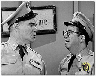The Beast (George Mathews) en Ernest G. 'Ernie' Bilko in "The Phil Silvers Show" (1956).