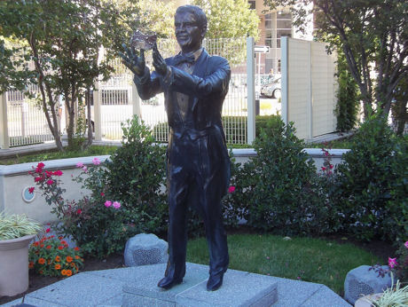 Found in the small courtyard behind the Sheraton Atlantic City across from the Atlantic City Convention Center, this statue of Burt Parks lets everyone feel as if they are being crowned Miss America! The motion detector inside the crown will start to sing There She Is, the iconic Miss America song, if you activate it by putting your head inside or waving your hand inside the crown. (Click on photo for a video...)