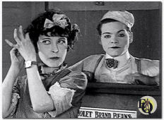 Madeline als serveerster en Eddie als kok in "Catalina, Here I Come" (april 1927)
