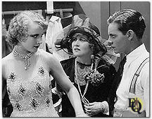 Quillan (rechts) met Carole Lombard (links) en Bessie Barriscale (midden) in "Show Folks" (1928).