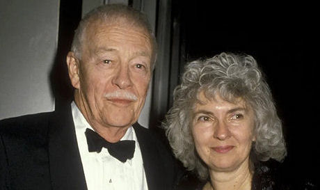 Les Tremayne met zijn vrouw Joan in maart 1986.