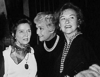 Jane Wyatt, Jane Wyman en Margaret Lyndsay tijdens het Shriner's Tribute to Pat'O Brien (1974).