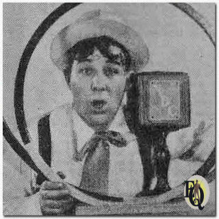 : Op zoek naar zijn eigen terugkerend personage, creëerde hij in 1932 de stotterende "Blubber", slechts een van zijn vele komische rollen, waarmee hij in 1933 te horen was in de "Musical Grocery Store" met de Three X Sisters.