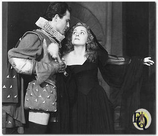 Sydney Smith als Laertes met Katharine Locke die Ophelia gestalte gaf in "Hamlet" (1939).