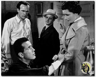 King of the Underworld (1939) (L naar R) Elliott Sullivan , Humprey Bogart, ongekend [achteraan] en Kay Francis.