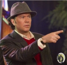 Het was het ook vanzelfsprekend dat Timothy Hutton hier in zijn vaders EQ kostuum optrad (of toch bijna) als "Ellery Queen: World's Greatest Detective' .