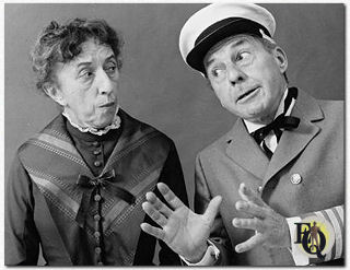 "Cap'n Andy" op het toneel in "Show Boat" de musical geschreven door Jerome Kern & Oscar Hammerstein II (1966) hier met Margaret Hamilton (als Parthy Ann Hawks). Margaret voor altijd vereenzelvigd met haar rol als Miss Gulch/Wicked Witch of the West.